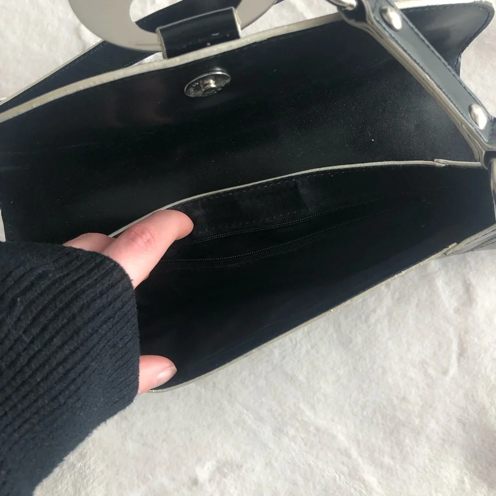 Vintage Guess Black Leather Purse Silver Details - Picture 8 of 8
